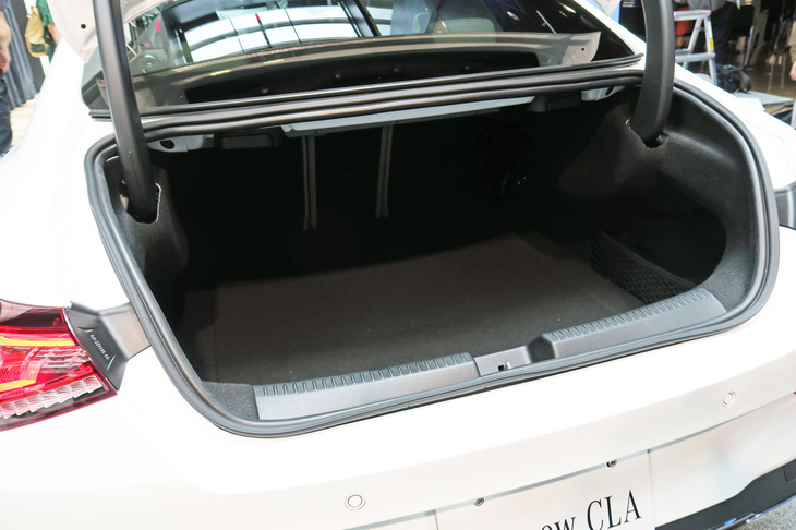 メルセデス・ベンツCLA200d（トランクルーム）