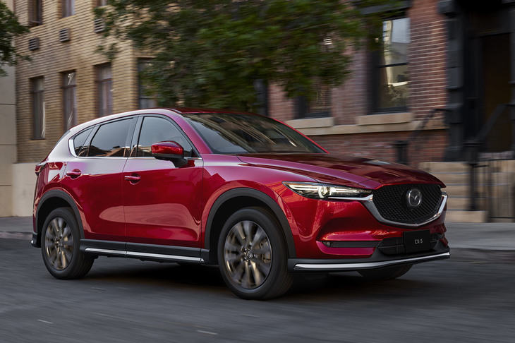 以前からマツダは実燃費の重要性を訴えており、JC08モードよりも実燃費との乖離（かいり）が小さいWLTCモード燃費表記を他の国内メーカーに先駆けて導入した。