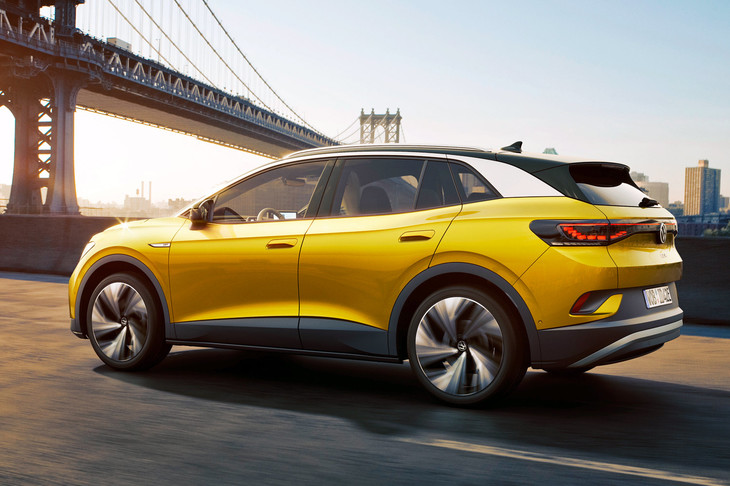 「ID.3」の車形がハッチバックなのに対し、「ID.4」はクロスオーバーSUVとなっている。