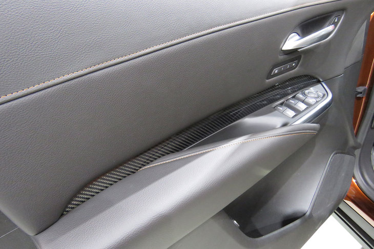 キャデラックXT4（ドアのインナーパネル）