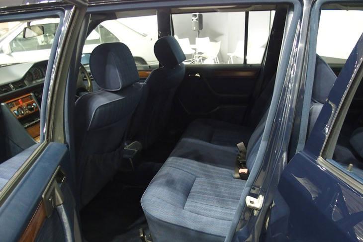 メルセデス・ベンツ260Eロング（1992年）／マツシマホールディングス