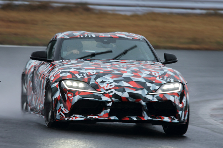 スチールとアルミニウムを使用した車体は、フルカーボンの「レクサスLFA」を超える剛性を実現しているという。