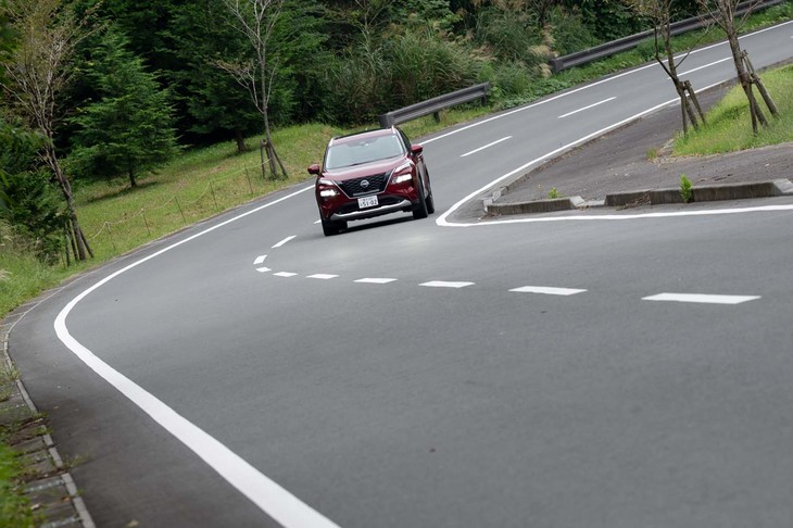 日産エクストレイルG e-4ORCE