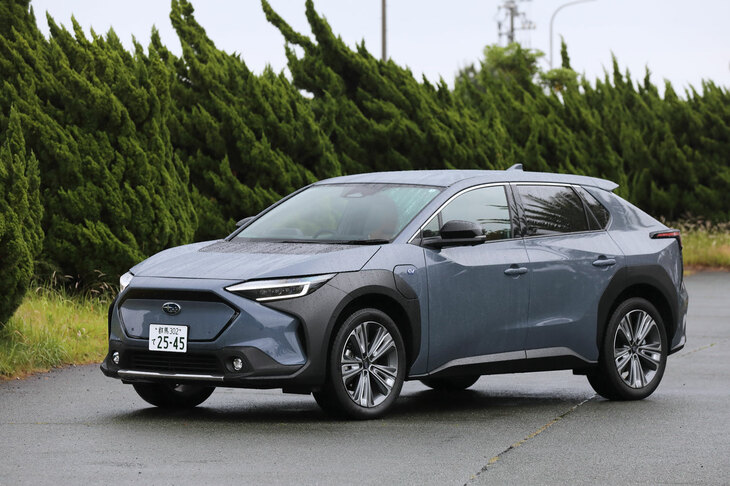 スバル版の「ソルテラ」。新型BEVの開発は、トヨタとスバルのエンジニアを集めて新たな部署「ZEVファクトリー」を立ち上げ、トヨタからは電動車の、スバルからは四輪駆動車の知見を持ち寄って行われた。