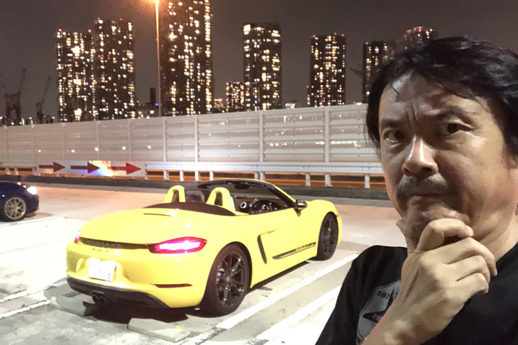 常におっさんの理想的なカーライフを模索している私。中秋の名月が空に浮かぶこの夜は、首都高に「ポルシェ718ボクスターT」で出撃し、カーマニアが選ぶに値する胸アツ物件かどうかを確かめることにした。