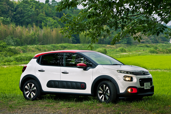 日本の田園風景とアバンギャルドなスタイルのコントラストがユニーク。シトロエンの最新モデル「C3」の正式発表前のテストが特別に許された。（photo：峯 竜也）