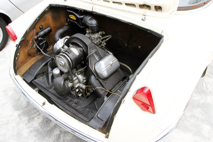 旧車イベントで撮影した「R360クーペ」のエンジン。356cc空冷4ストローク90度V型2気筒OHVから最高出力16PSと最大トルク2.2kgf・mを発生する。