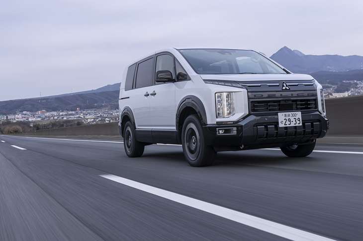 東京から新潟までの道のりはずっとドライ。かつてのオールシーズンタイヤのように腰砕けになる感覚はなく、ディーゼルエンジンからの力強いトルクをしっかりと路面に伝えている。