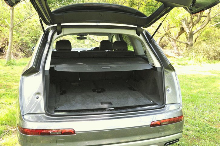 ラゲッジルーム容量は、3列目使用時が295リッターで、同格納時が770リッター。最大で1955リッターまで広がる。（クリックするとシートアレンジが見られます）