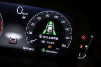 安全装備については、最新世代の運転支援システム「Honda SENSING」を搭載。周囲の眩惑（げんわく）を防ぎつつ遠方視界が確保できるライティングシステムも備わる。