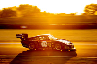 ルマン24時間レースと同様に、ルマン・クラシックレースも24時間後のフィニッシュを目指す。