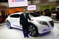 スズキは、大きなクルマに移行の“兆し”!?【会場リポート】