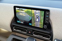 マルチビューカメラシステムはLEDアクティブコーナリングライトなどとセットのオプションで、当然ながらナビとの同時装着が必須だ。