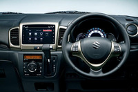 「スペーシア カスタムZ」のインストゥルメントパネルまわり。