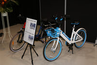 「Dr. OZAWAバッテリー」を搭載した電動アシスト自転車。