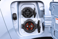 三菱が新型軽EV「eKクロスEV」を発表　航続距離180kmの新しい電動コミューターの画像