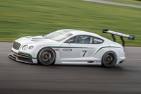 ベントレーがGT3レーサーを披露【Movie】