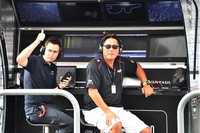 
	2019年8月3日～4日に富士スピードウェイで行われたSUPER GT第5戦のピット最前線で、チームの指揮を執る佐々木主浩総監督。チャーン・インターナショナル・サーキットを舞台とした第4戦タイ大会では、チームはトップ争いを演じた。
	