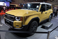 「ネオステア」の開発に使われた車両は、2023年冬季の発売が予定されている「ランドクルーザー“250”」。ネオステアのややゴツい形状は同車と無関係ではなく、“似合う形状”としてデザインされた。