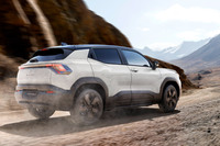 スズキが初の量産電気自動車「eビターラ」を発表　2025年夏の市場投入を予定の画像