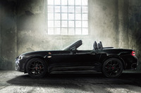 黒が目を引く特別な「アバルト124スパイダー」登場の画像