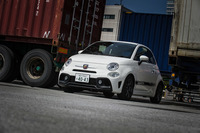 ボディーカラーにはグレー系の「Grigio Campovolo」、レッド系の「Rosso Abarth」、ホワイト系の「Bianco Gara」の3色が用意される。