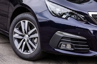 テスト車には前後205/55R16サイズの低燃費タイヤ「グッドイヤー・エフィシエントグリップ」が装着されていた。