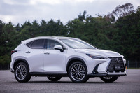 今やレクサスの基幹車種に成長したSUV「NX」。新型は2代目のモデルにあたり、ブランド初のプラグインハイブリッド車の設定など、多数の新機軸によって話題を集めている。（写真：花村英典）