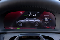 ドライブモードセレクターの仕様もパワートレインによって異なり、「シリーズパラレルハイブリッド」には「SPORT」「NORMAL」「ECO」の3種類、「デュアルブーストハイブリッド」には「SPORT S＋」「SPORT S」「NORMAL」「COMFORT」「ECO」「CUSTOM」の6種類の走行モードが用意される。（写真：郡大二郎）