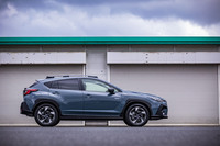 最低地上高は駆動方式にかかわらず200mmを確保。アプローチアングル／ディパーチャーアングル、斜面や丘の頂上を越える時のランプブレークオーバーアングルなども最適化したという。