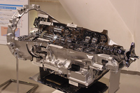 会場には、10段ATのカットモデルも展示された。2017年春発売予定の新型スポーツカー「レクサスLC」に搭載される。