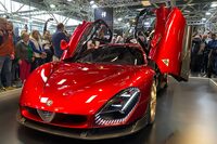 イタリアのメディアは、JMSと同日にプレスデーが行われたボローニャ「アウトモト・デポカ」の報道にも力を入れた。アルファ・ロメオは「33ストラダーレ」を一般公開した。