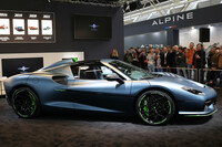 同じく「アウトモト・デポカ」にて。カロッツェリア「トゥーリング・スーペルレッジェーラ」は、「アレーゼRH95 グリージョ・アルティコ」を世界初公開した。