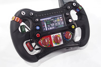 日産のフォーミュラEマシン「e-4ORCE 04」のステアリングホイール。左右上のダイヤルで、回生ブレーキの利きをコントロールするという。