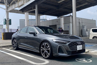 「アウディA4」シリーズの実質的な後継モデルとなる新型「アウディA5」シリーズは、2025年2月に上陸。セダンの「A4」およびステーションワゴンの「A4アバント」はフルモデルチェンジを機に、それぞれ「A5」、「A5アバント」と改称された。