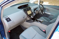 5人乗りと7人乗りでは、センターコンソールの形状が異なる。7人乗りのセンターコンソールの方が大きい。ただし内部にはリチウムイオンバッテリーが置かれるため、5人乗りのそれよりも収納スペースはかなり狭くなる。