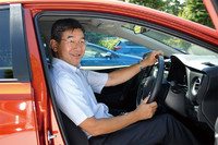 新型「オーリス」の開発を取りまとめた藤田さんは、「カローラ」シリーズの開発責任者でもある。写真は2012年9月、「オーリス」の試乗会でのもの。