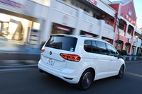 ボディーカラーはテスト車に採用されていた「ピュアホワイト」を含む、全5色が用意されている。