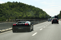 アウトストラーダを走るスーパーカー。写真のモデルは「ランボルギーニ・ガヤルド」。