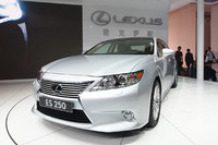 「レクサスES250」
