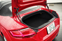 「TTロードスター」のトランクルーム。280リッターの容量が確保されている。