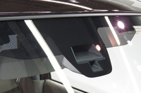 新型「アルトラパン」では、赤外線レーザー方式の予防安全装備が全車に搭載される。
    