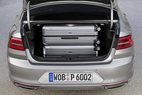 トランクルームの容量は、先代モデルを21リッター上回る586リッター。後席を倒すことで、最大1152リッターにまで拡大できる。
    