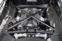 6.5リッターV12エンジンは、700psと70.4kgmを発生。スペックそのものは、クーペと変わらない。