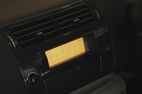 装飾パネルやタコメーターの位置など、内装にも細かな変更が加えられた。