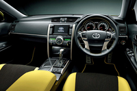 特別仕様車“イエローレーベル”のインテリア（以下同じ）。
    