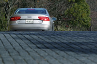 【テスト車のオプション装備】
コンフォートパッケージ（フロント22ウェイ電動シート＋シートバックポケット＋フロントコンフォートヘッドレスト＋ドアパワークロージング＋電動リアドアチャイルドセーフティロック＋シートベンチレーション＋レザーパッケージ）＝54万円／LEDヘッドライト＝30万円／Audiデザインセレクション（デコラティブパネル＋アルカンタラヘッドライニング＋ブラッシュドアルミニウムシルバーローアーパネル＋リアコンフォートヘッドレスト＋リアシートヒーター＋フロントマッサージ機能）＝163万円／バング＆オルフセン アドバンスドサウンドシステム＝84万円／ガラスサンルーフ＝21万円／20インチ10パラレルスポークアルミホイール＋265/40R20タイヤ＝20万円