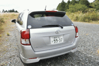 バックドアは樹脂製で、操作感が軽い。荷室容量は5人乗車時が407リッター。最大で872リッターまで拡大できる。（写真をクリックするとシートが倒れる様子が見られます）
