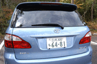 写真をクリックするとシートが倒れる様が見られます。