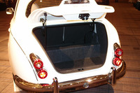 リアエンドにはトランクルームが備わる。